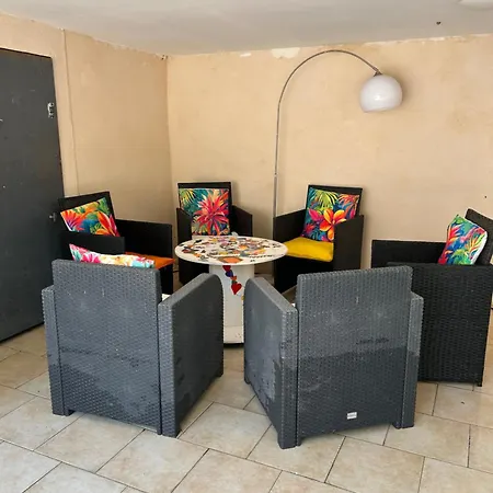 Villa Giens - A Pied -9 Couchages *
